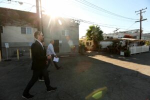 Tusentals lägenheter kan komma till Santa Monica, andra rika städer under föga känd lag
