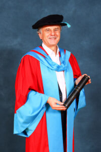 Il presidente della TVS Motor Company, Sir Ralf Speth, ha conferito il dottorato onorario dell'Università di Warwick