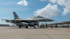 Ucrania solicita dos escuadrones de F-16, pero dar 'Vipers' a Kyiv es más fácil decirlo que hacerlo