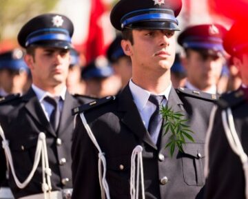 ¿Por qué está vacía la academia de policía? Los reclutas prefieren fumar hierba que ser policías, dicen los jefes de policía