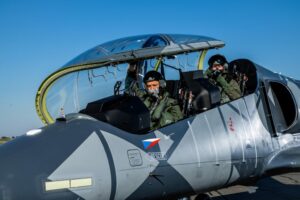 Aero sobe para novas alturas: aprovado para treinamento de aeronaves militares