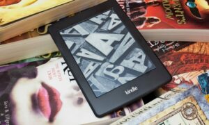 Boom de libros electrónicos escritos por IA en Amazon tras el lanzamiento de ChatGPT