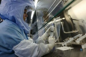 BioNTech espande lo stabilimento tedesco mentre Scholz promette di aiutare il settore farmaceutico