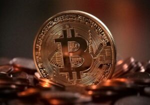 Povezava Bitcoina s tveganimi sredstvi