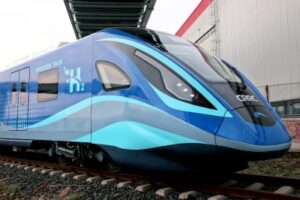 China’s New 100 MPH Train Runs on Hydrogen and Supercaps