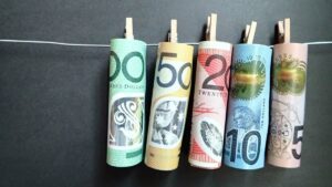 Dollarn föll på tisdagen. Hur är det med Aussie?
