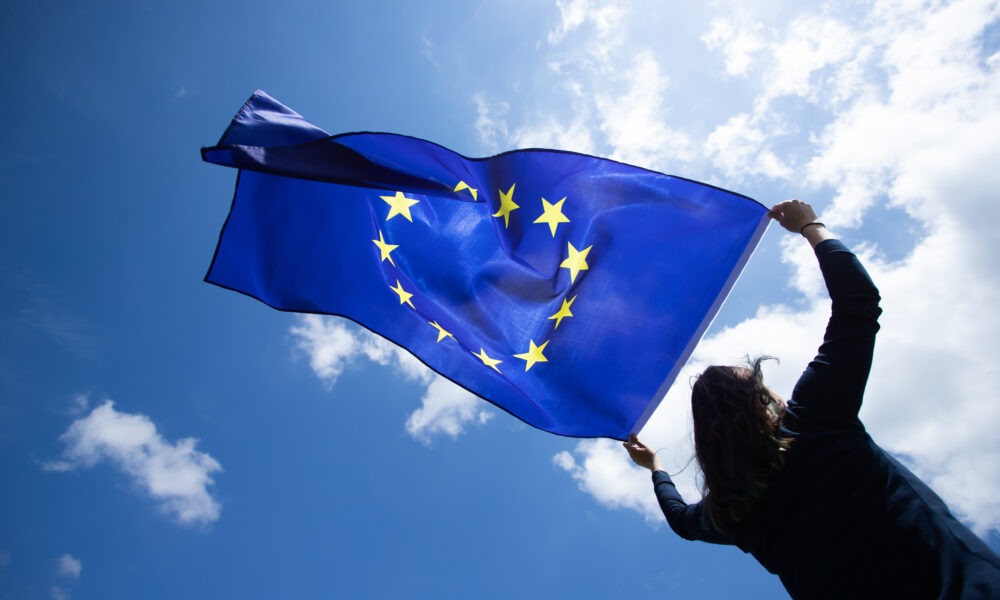 यूरोपीय संघ के सांसदों का लक्ष्य अगले महीने एआई नियमों के मसौदे को मंजूरी देना है