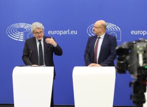 Europa godkänner en konstellationsplan för fleromloppsanslutningar