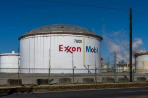 Dobiček Exxona 2022 dosegel zgodovinski vrh za zahodno naftno industrijo