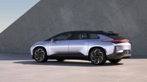 Faraday Future asegura efectivo, se prepara para construir automóviles