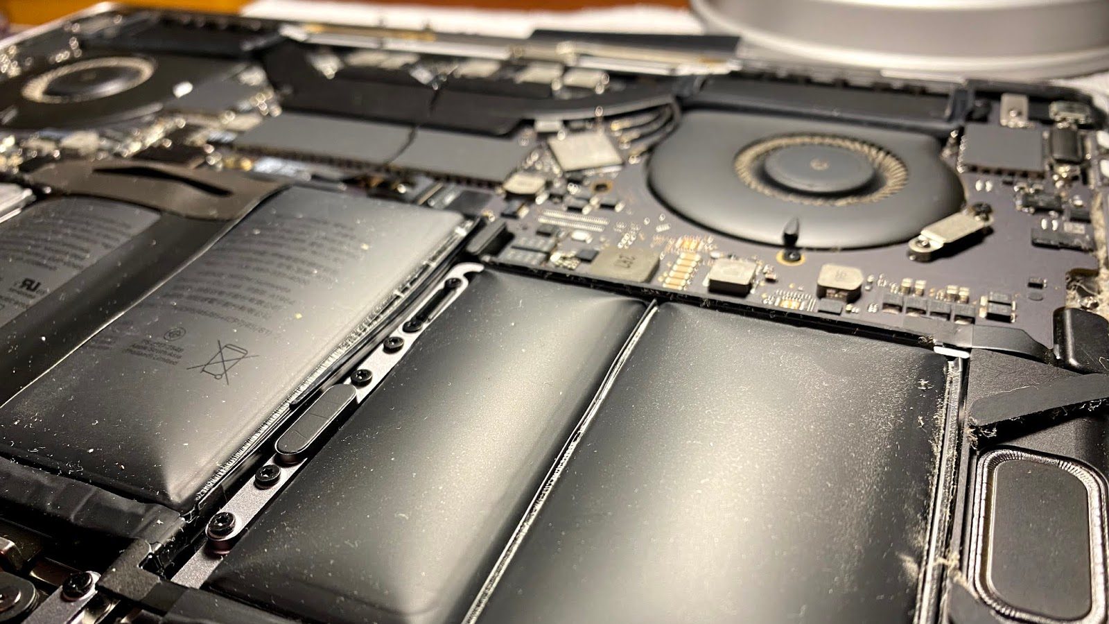 Hack permite que MacBook Intel funcione sem bateria