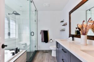 Kuinka paljon kylpyhuoneen uusiminen maksaa? (2023)