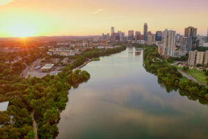 Este Austin, TX un loc bun pentru a trăi? 10 argumente pro și contra de luat în considerare înainte de a suna Austin acasă