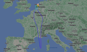 Il Boeing 777 di KLM torna ad Amsterdam Schiphol dopo l'incendio della cambusa