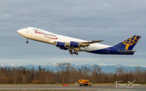 Længe leve himlens dronning – den sidste 747 flyver væk fra Boeing-fabrikken