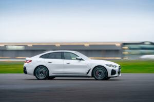 BMW i4 ระดับเริ่มต้นใหม่ให้ลูกค้า EV แบรนด์เยอรมันประหยัดเงินได้ 8,000 ปอนด์