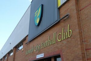 Norwich FC tar varme for å sende gamblingkampanje til en rusavhengig som er i bedring