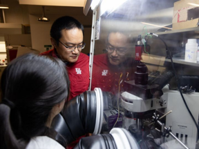 Novel microscope developed to design better high-performance batteries: Innovation gives researchers inside view of how batteries work