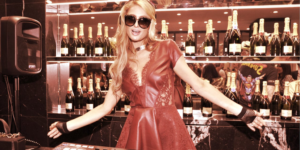 Paris Hilton lanceert Metaverse Dating Experience 'Parisland' in The Sandbox