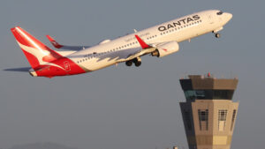 Qantas anställer tidigare personal på sämre affärer, säger TWU