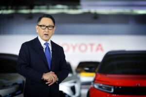 Curs invers: noul CEO al Toyota plănuiește să accelereze trecerea la vehiculele electrice