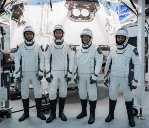 A SpaceX Crew Dragon éjszakai kilövésre készül az űrállomásra