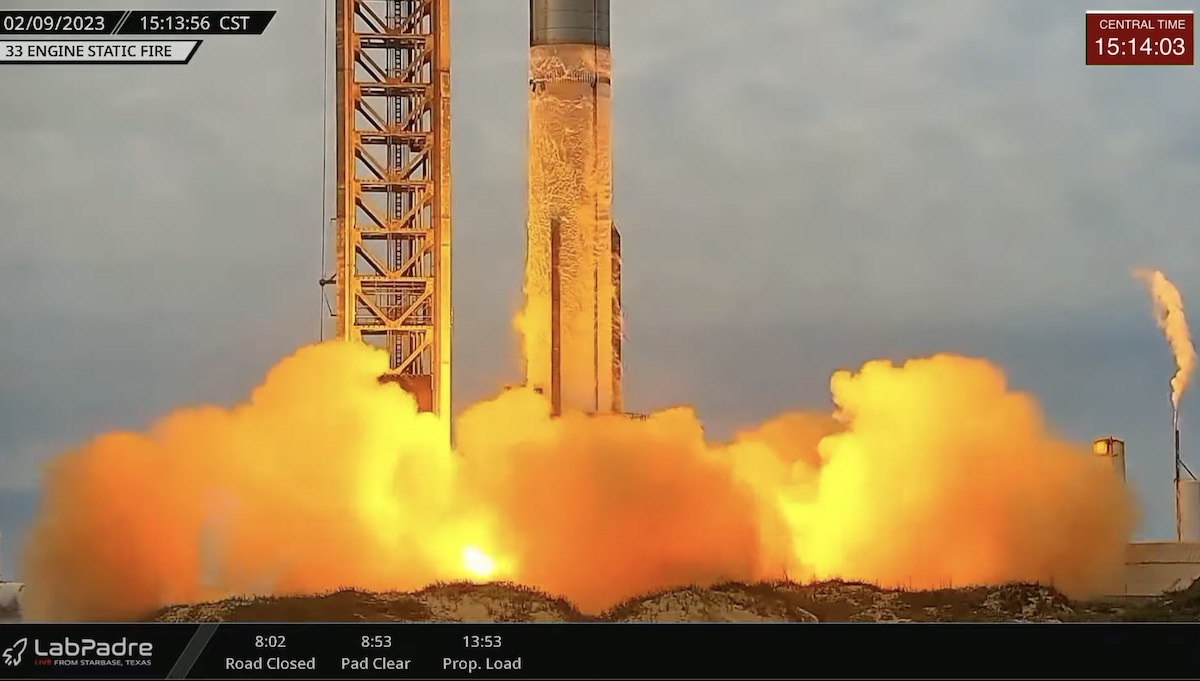 SpaceX testskyter 31 motorer på Starships gigantiske Super Heavy booster