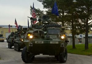 Les chars pourraient ne pas atteindre l'Ukraine cette année, selon le secrétaire de l'armée américaine