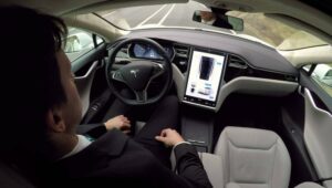 Tesla admite que se le pidió que entregara los documentos de Autopilot, Full Self-Driving a los investigadores