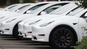 Tesla Model Y stiger med 1,000 USD, efter at USA har lempet vilkårene for skattefradrag