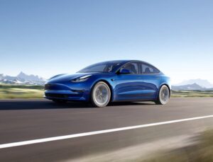 Tesla تحتل أعلى موقعين للمبيعات في كاليفورنيا لعام 2022