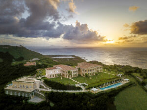 Zwiedź karaibską posiadłość z trofeami wartą 200 milionów dolarów: The Terraces, Mustique