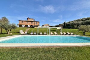 Toskansk villa tar inn panoramaet av den italienske landsbygden