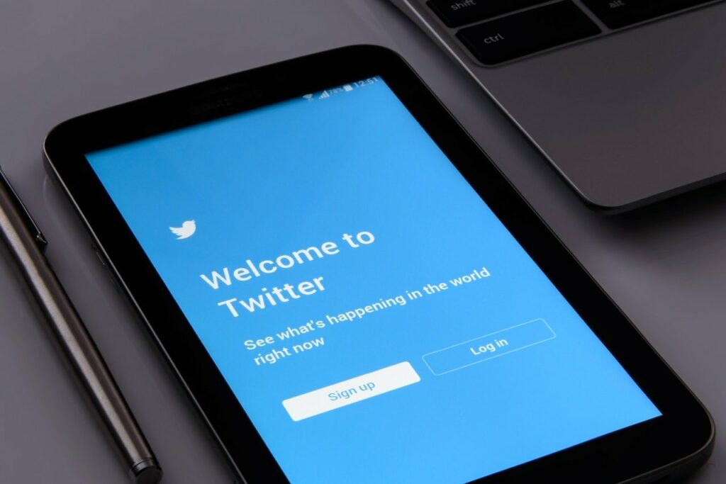 Twitter säger upp dussintals anställda inklusive Senior Product Manager