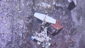 يخشى رجلان من جيش الإنقاذ مصرعهما في تحطم طائرة سيسنا بالفلبين بالقرب من بركان