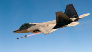 US Air Force F-22 skyder 'High Altitude Object' ned over Alaska