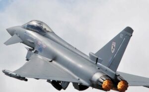 BAE 系统公司告诉英国议会，升级和保留第一批欧洲战斗机“在技术上是可行的”