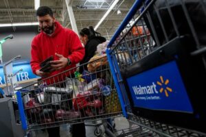 Walmart ostrzega, że ​​kupujący odczuwają presję wyższych cen