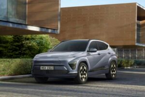 2024 Hyundai Kona kasvaa suuremmaksi, saa enemmän tehoa, pidemmät sähköautot