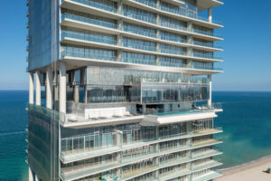 Um olhar dentro de um condomínio de US $ 22.5 milhões em Miami com comodidades de luxo insanas
