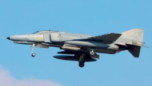 Video tuyệt vời về chiếc máy bay phản lực Phantom F-4E ROKAF cuối cùng bay ở Hàn Quốc