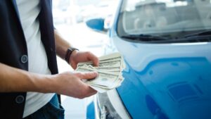 Dolg ameriškega posojila za avto blizu rekordnih vrednosti, vse večja skrb posojilodajalcev