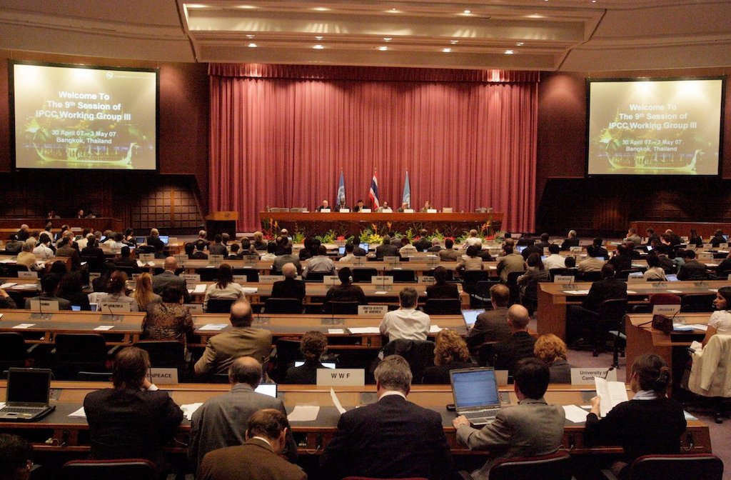Delegates attend the opening ceremony of the Intergovernmental Panel on Climate Change (IPCC) in Bangkok, April 30 2007.