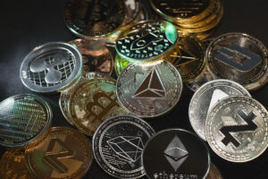 Bitcoin, Ether chute ; 10 meilleurs cryptos mélangés ; l'or clôture en mars en hausse de 8%