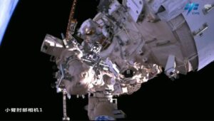 Astronautas de Shenzhou-15 de China realizan segunda caminata espacial secreta
