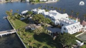 CNBC visita a única ilha privada de Palm Beach