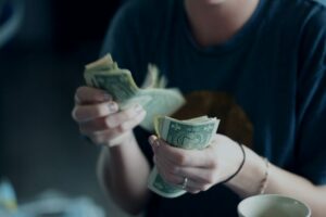 L'investitore "disperato" di Stablecoin paga $ 2 milioni per soli $ 0.05 in $ USDT dopo $ USDC e $ DAI Depeg