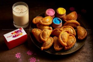 阿联酋航空推出专属甜品，将洒红节的欢乐带入天空
