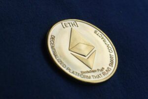 $ETH: Kryptoanalytiker säger att Ethereum-priset kan gå ner till "Bara ett par hundra dollar"