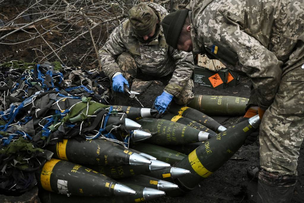 Le nazioni dell'UE si affrettano a racimolare un milione di colpi di artiglieria per l'Ucraina